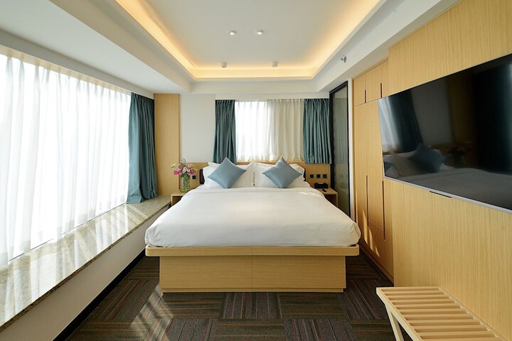 Room 8 of 36