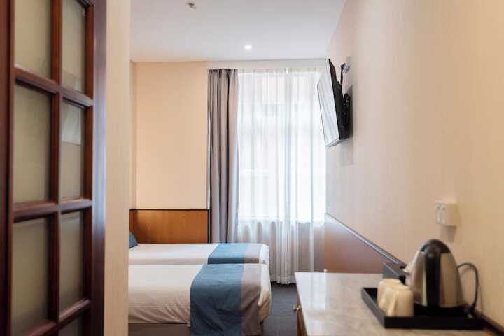 Room 35 of 49