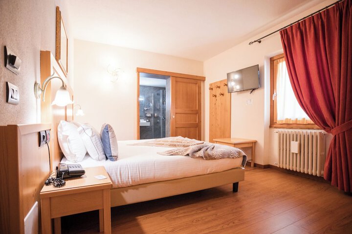 Room 93 of 186
