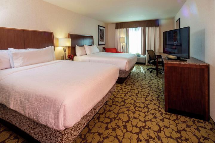 2 Queen Beds (6 of 6)