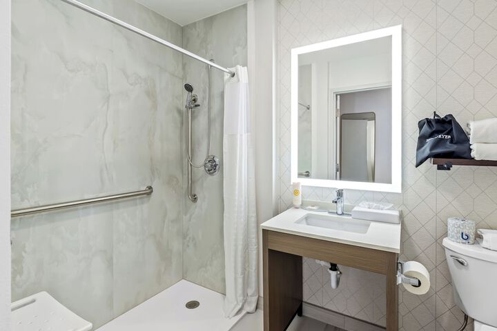 Room 32 of 48
