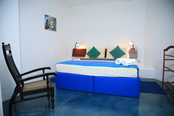 Room 9 of 38