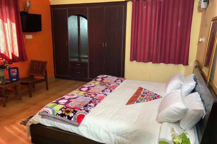 Room 3 of 60