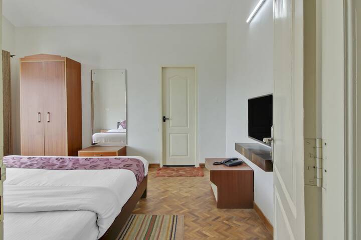 Room 10 of 28