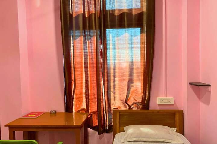 Room 13 of 37
