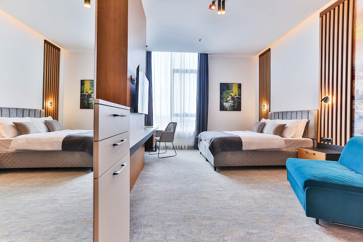 Room 4 of 70