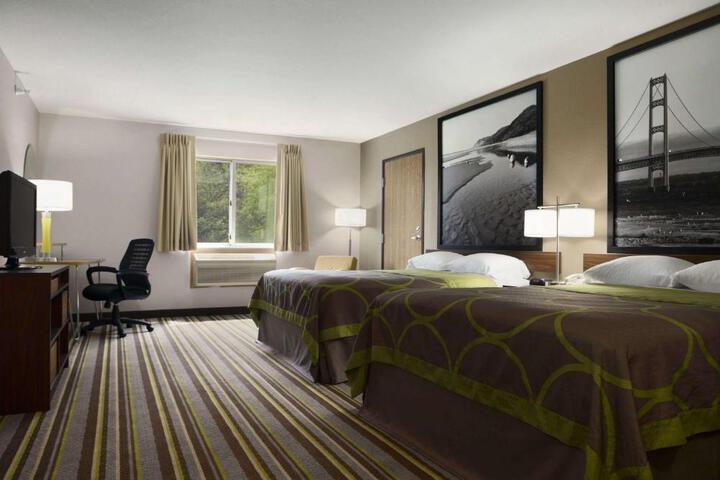 1 Queen Bed (2 of 17)