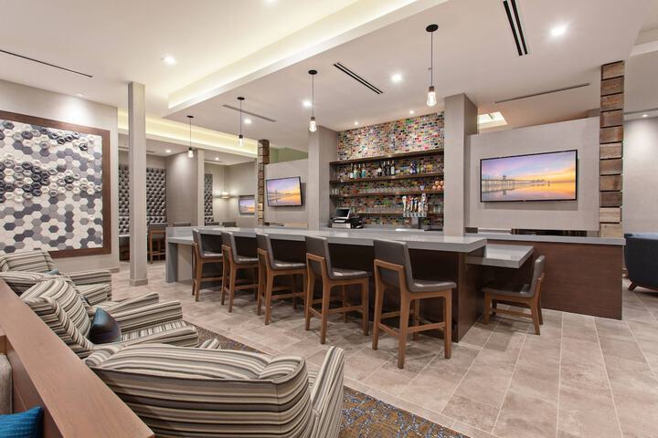 Lobby lounge
