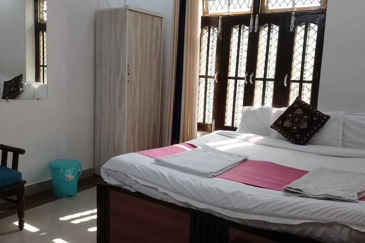 Room 9 of 48