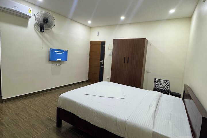 Room 9 of 10