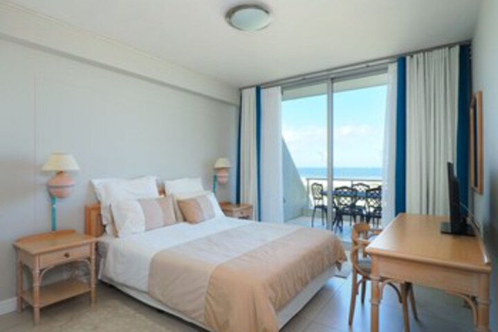 Dolphin Beach H103
