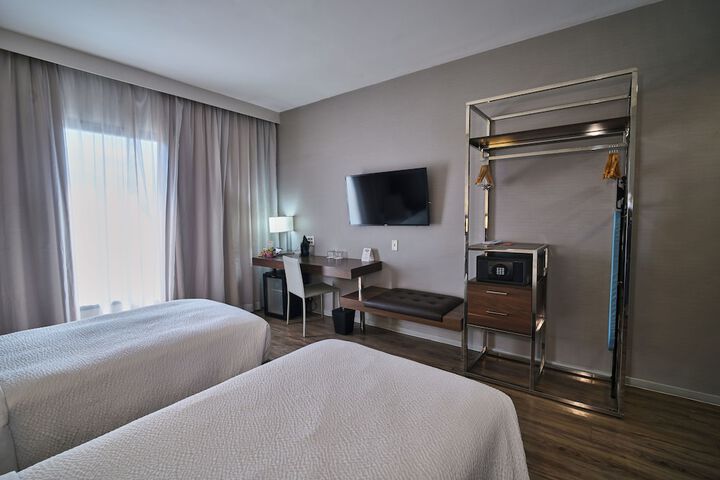 Room 30 of 102