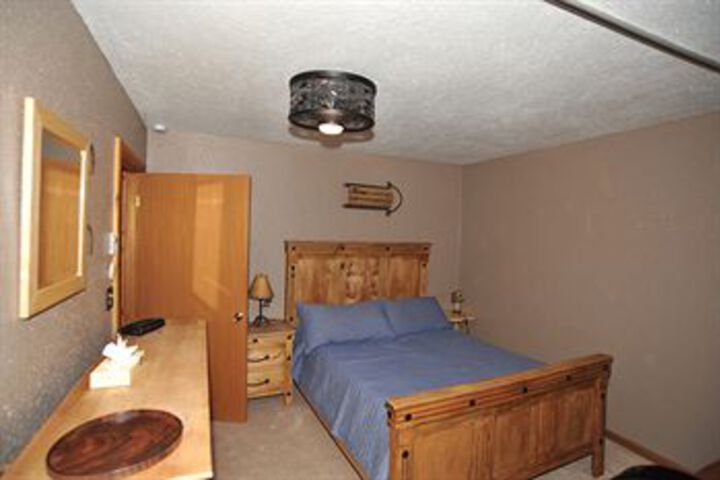 Room 32 of 106