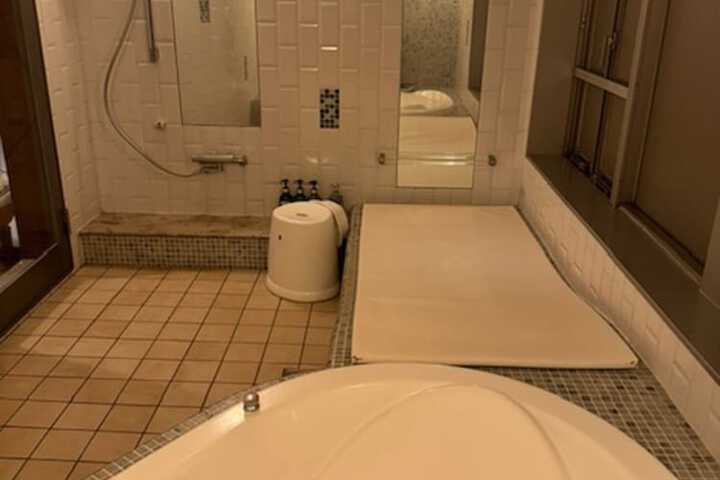 Room 10 of 29