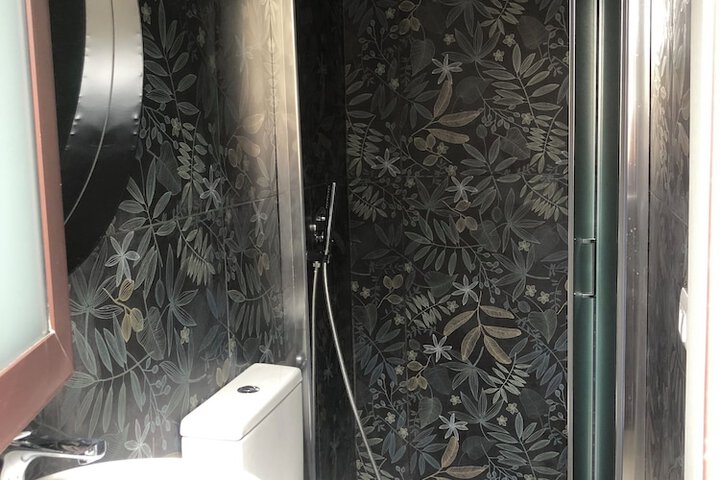 Room 17 of 25