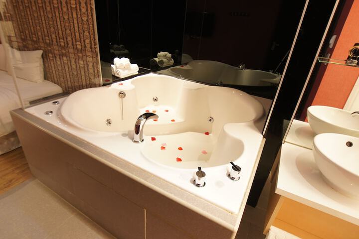 Hot Tub 53 of 63