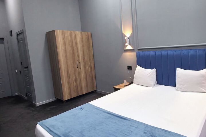 Room 5 of 33