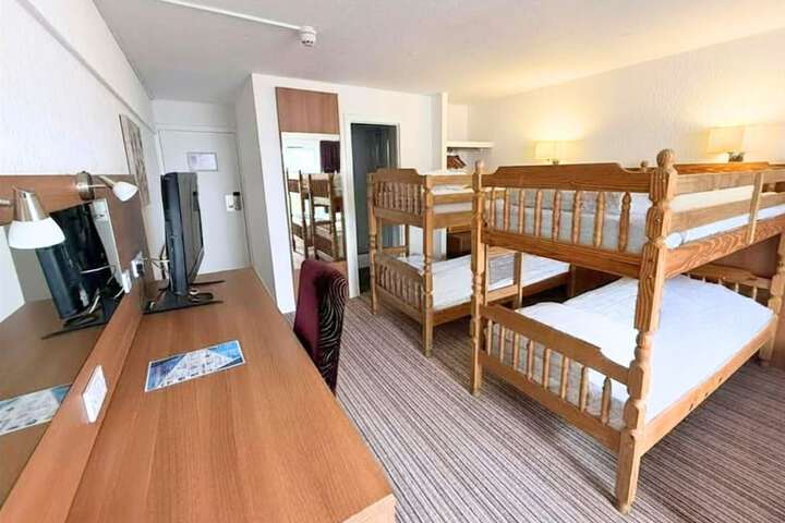 Room 6 of 20