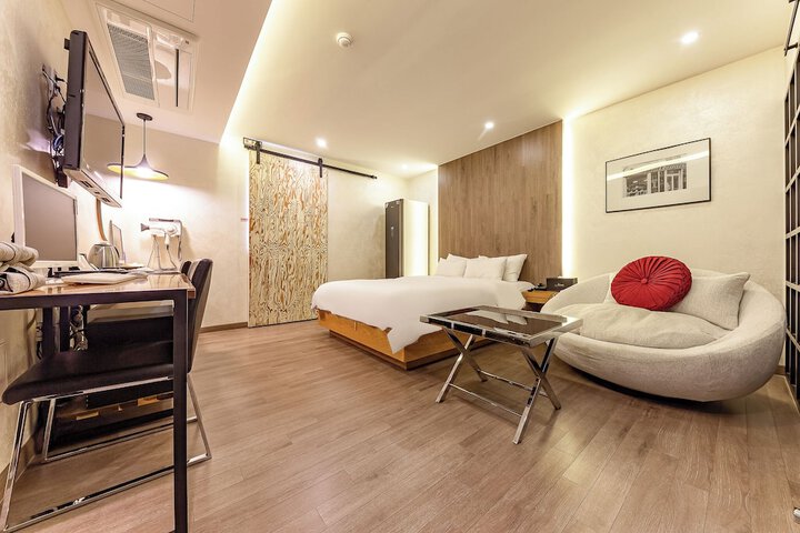 Room 17 of 46