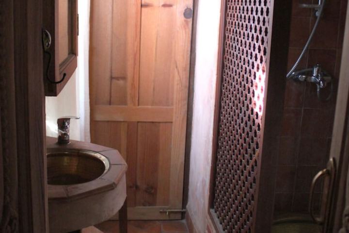 Room 7 of 14
