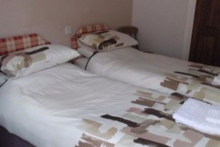 Room 5 of 9
