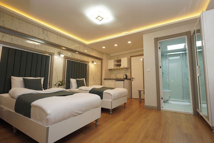 Room 27 of 104