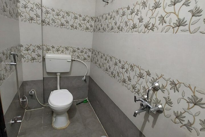 Room 5 of 7