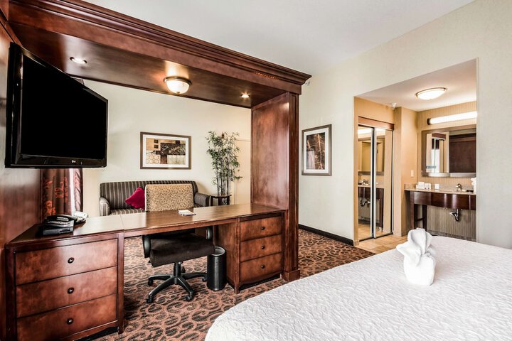 1 King Bed with Shower (7 of 16)