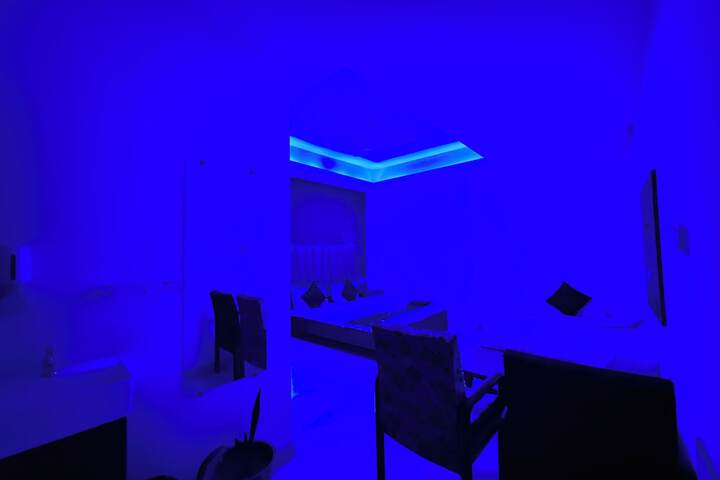 Room 6 of 82