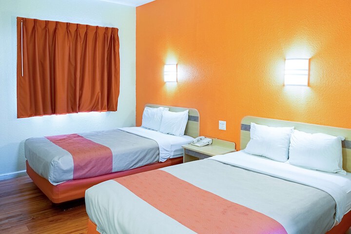 2 Double Beds (3 of 9)