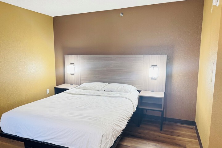 1 Queen Bed (22 of 23)