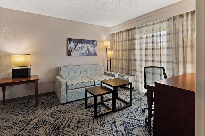 2 Queen Beds Microwave and Refrigerator Full Breakfast (10 of 13)