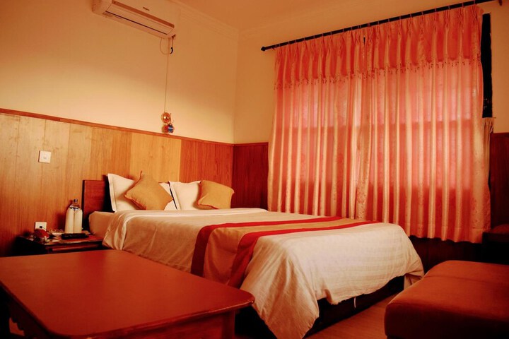 Room 9 of 42