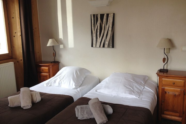 Room 6 of 53