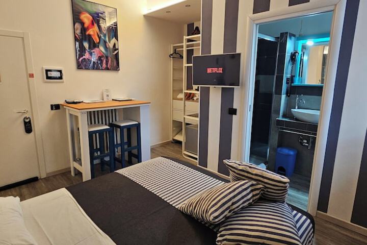 Room 32 of 76