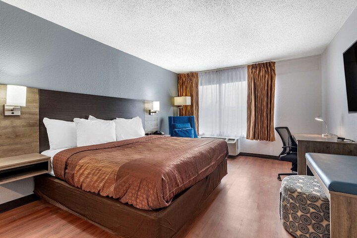 1 King Bed (36 of 46)