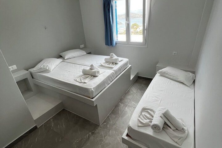 Room 34 of 79