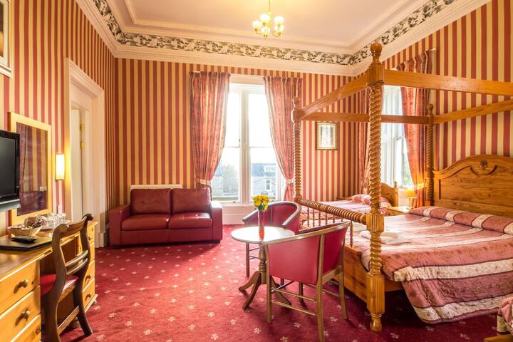 Room 22 of 77
