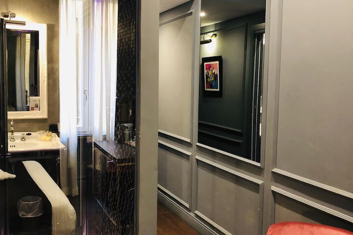 Room 42 of 80