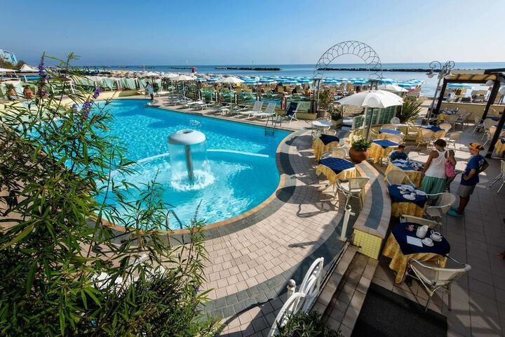 Hotel with Pool