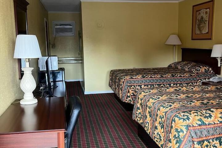 2 Queen Beds (2 of 19)