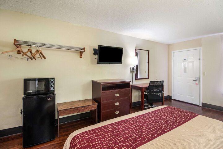 1 King Bed (6 of 15)