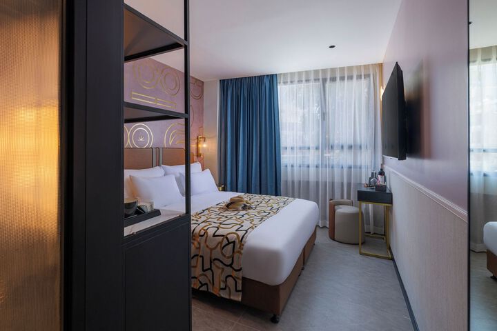Room 14 of 24