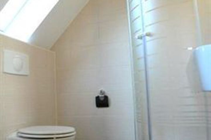 Room 3 of 27