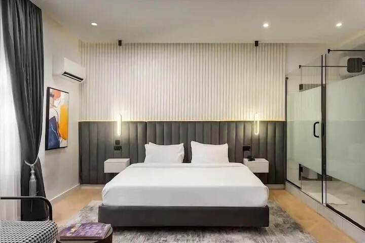 Room 4 of 39