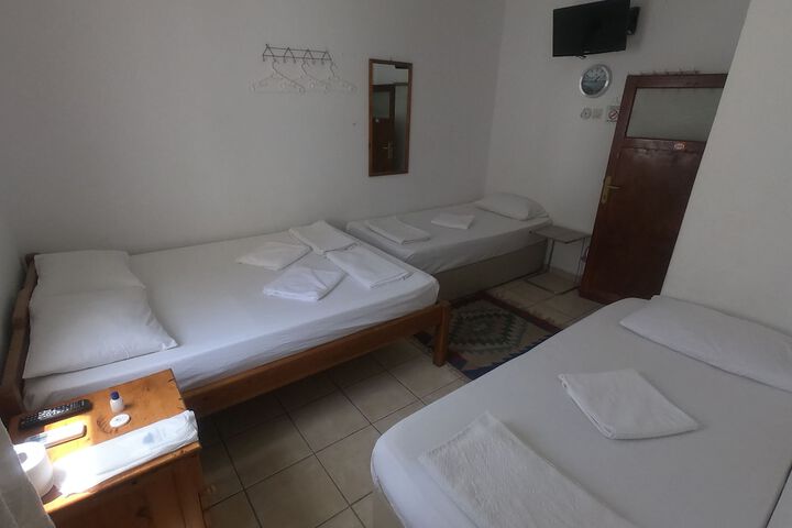 Room 27 of 99