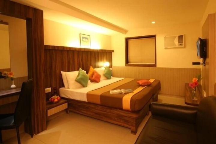 Room 5 of 15