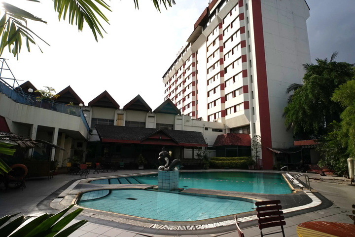 Pools & Facilities