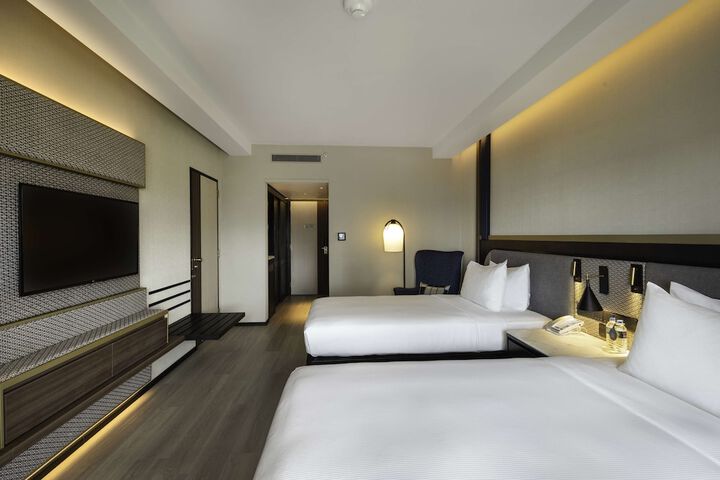Room 30 of 176
