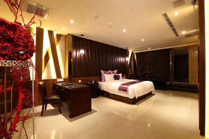 Room 17 of 32